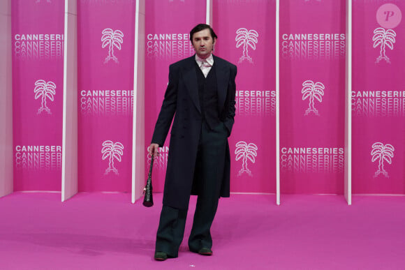 Nicolas Maury - Pink Carpet dans le cadre de Canneseries saison 3 au Palais des Festivals à Cannes, le 13 octobre 2020. © Norbert Scanella/Panoramic/Bestimage