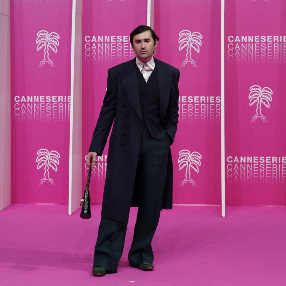 Nicolas Maury - Pink Carpet dans le cadre de Canneseries saison 3 au Palais des Festivals à Cannes, le 13 octobre 2020. © Norbert Scanella/Panoramic/Bestimage