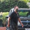 Exclusif - Arnold Schwarzenegger termine sa balade à vélo et se dirige vers l'hôtel Fairmont de Santa Monica le 17 octobre 2020. L'ancien gouverneur de Californie semble perdre ses cheveux alors qu'il se dirige vers l'hôtel. 