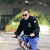 Exclusif - Arnold Schwarzenegger fait du vélo dans le quartier de Santa Monica à Los Angeles pendant l'épidémie de coronavirus (Covid-19), le 5 octobre 2020 