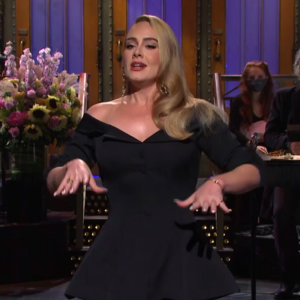 Adele amincie dans l'émission "Saturday Night Live", octobre 2020.