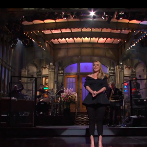 Adele amincie dans l'émission "Saturday Night Live", octobre 2020.