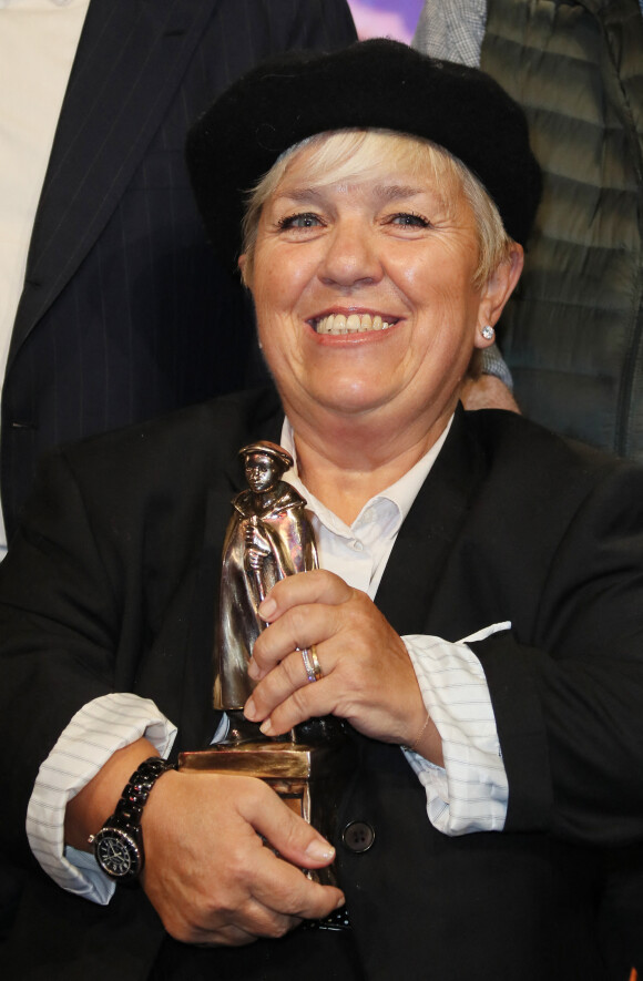 Mimie Mathy reçoit le Pyrénées d'honneur pour son rôle dans "Joséphine, ange gardien". lors de la cérémonie de clôture du 22e Festival des créations télévisuelles de Luchon, France. © Patrick Bernard/Bestimage