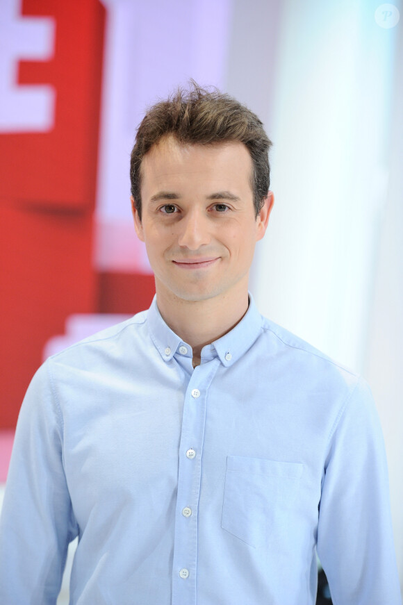 Hugo Clément - Enregistrement de l'émission "Vivement Dimanche" présentée par M.Drucker et diffusée le 23 février 2020 sur France 2. © Guillaume Gaffiot / Bestimage