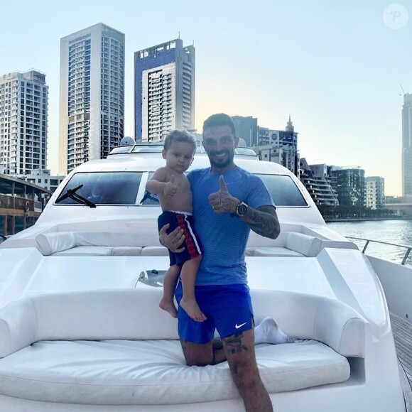 Manon Marsault et Julien Tanti, parents de Tiago (2 ans) et Angelina (presque 2 mois), sont au coeur d'une polémique après une visite au zoo à Dubaï.