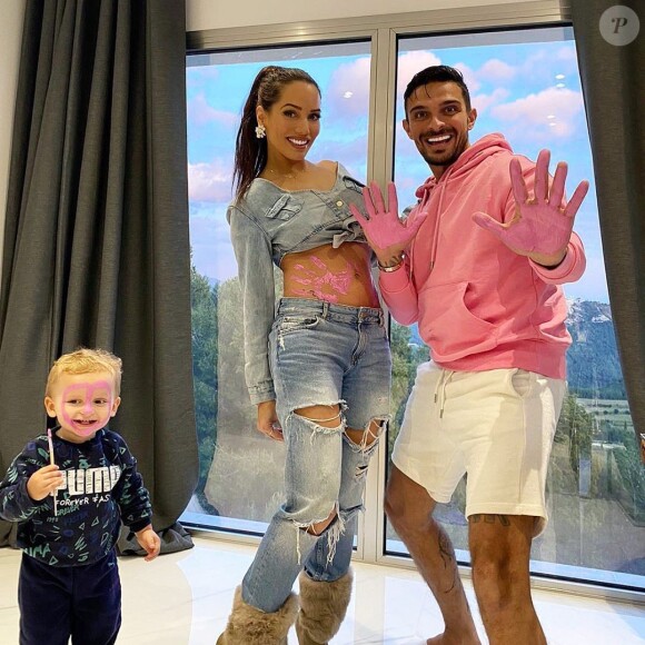 Manon Marsault et Julien Tanti, parents de Tiago (2 ans) et Angelina (presque 2 mois), sont au coeur d'une polémique après une visite au zoo à Dubaï.