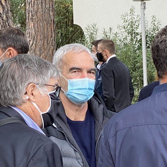 Raymond Domenech et Estelle Denis lors des obsèques de Bruno Martini en l'église Saint Augustin à La Grande Motte le 26 octobre 2020. © Richard Gosselin / Panoramic / Bestimage