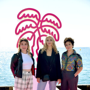 Marie-Sophie Larrouy, Chloé Jouannet, Salomé Diénis-Meulien lors du photocall de "Derby Girl" dans le cadre de Canneseries saison 3 au Palais des Festivals à Cannes le 12 octobre 2020. © Bruno Bebert / Bestimage