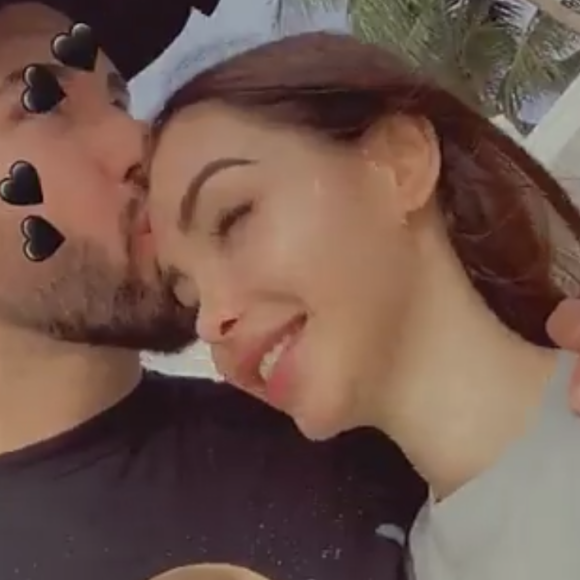 Nabilla très émue en retrouvant la maison des Anges 5 à Miami où elle a rencontré son mari Thomas il y a huit ans - 28 octobre 2020