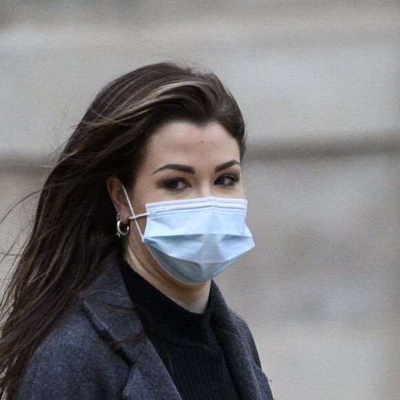 EnjoyPhoenix quitte l'Elysée après avoir été reçue par le porte-parole du gouvernement, Gabriel Attal, pour une émission de sensibilisation des plus jeunes au coronavirus, le 28 octobre 2020. @Eliot Blondet/ABACAPRESS.COM