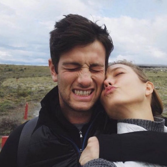 Karlie Kloss et son mari Joshua Kushner, le beau-frère d'Ivanka Trump. Mai 2020.