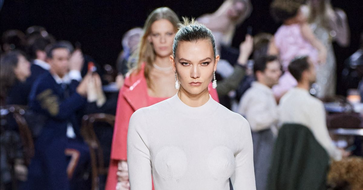 Karlie Kloss défile pour Marc Jacobs, collection automne-hiver 2020