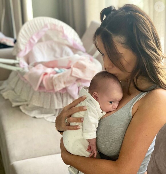 Manon Marsault avec sa fille Angelina, le 28 septembre 2020