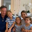 La princesse Madeleine de Suède et son mari Christopher O'Neill avec leurs enfants le prince Nicolas, la princesse Leonor et la princesse Adrienne le 12 avril 2020 lors d'un appel visio avec le reste de la famille royale pour Pâques depuis leur maison en Floride. Photo Instagram.