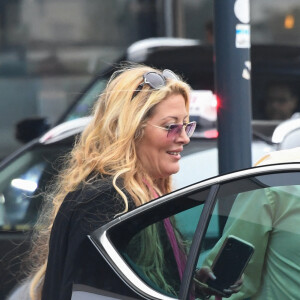 Exclusif - Loana Petrucciani quitte l'aérogare d'Orly Ouest puis monte dans un taxi le 13 septembre 2018.