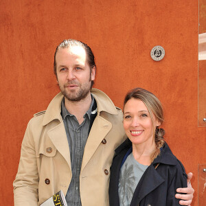 Anne Marivin et son compagnon Joachim Roncin - Jour 10 - People aux Internationaux de France de tennis de Roland Garros lors du match de Jo-Wilfrid Tsonga contre Roger Federer le 4 juin 2013.