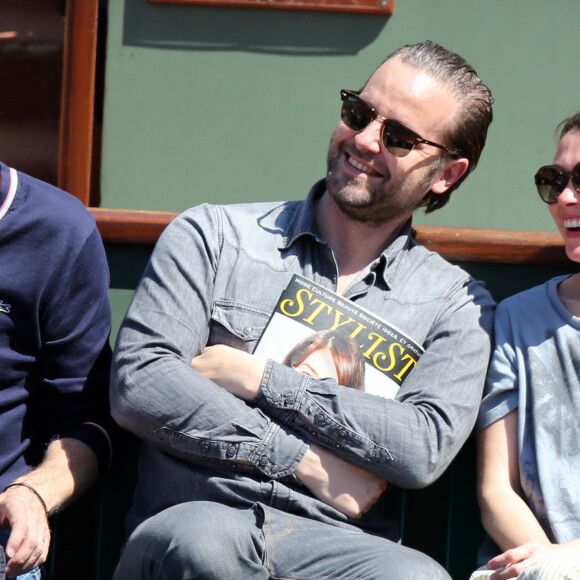 Jour 10 - Anne Marivin et son compagnon Joachim Roncin lors du quart de finale entre Jo-Wilfried Tsonga et Roger Federer lors des Internationaux de France de tennis a Roland-Garros le 4 juin 2013.