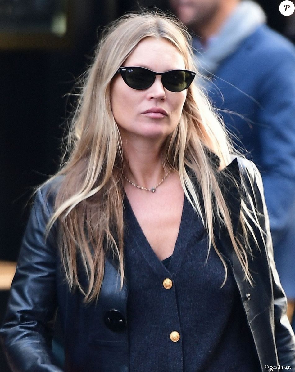 Exclusif - Kate Moss sort du salon de coiffure Jacks Haircuts à Soho