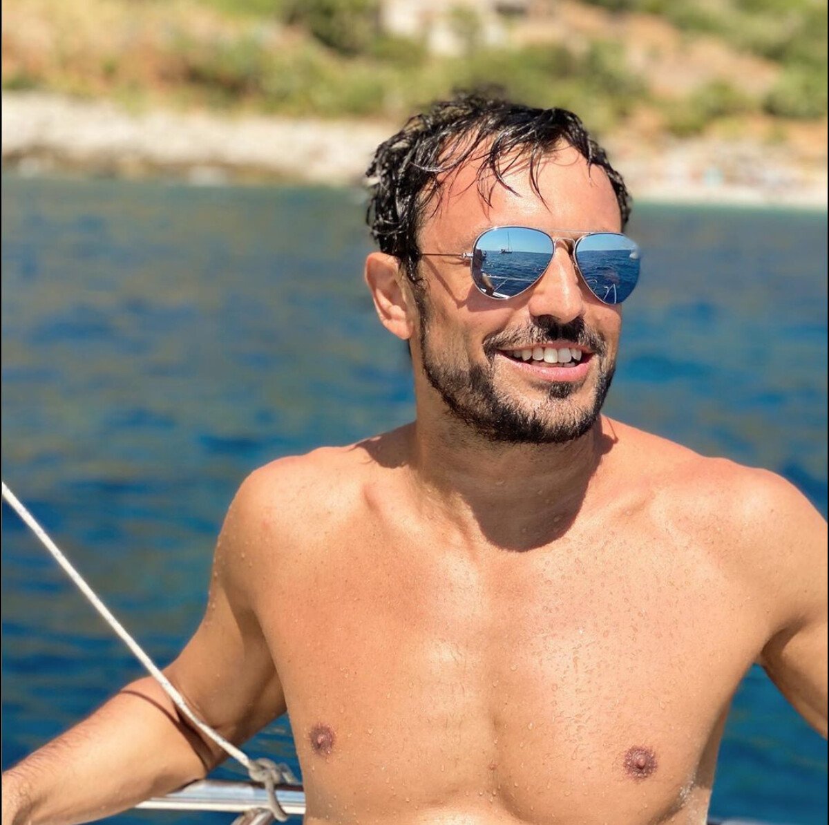 Vidéo : Willy Rovelli décripte l'actualité sur France Bleu. - Purepeople