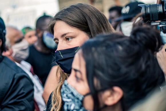Adèle Exarchopoulos - People à la manifestation de soutien à Adama Traoré devant le tribunal de Paris le 2 juin 2020. © Cyril Moreau / Bestimage