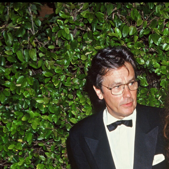 Archives Alain Delon et sa femme Rosalie au festival de Cannes pour "Le retour de Casanova"