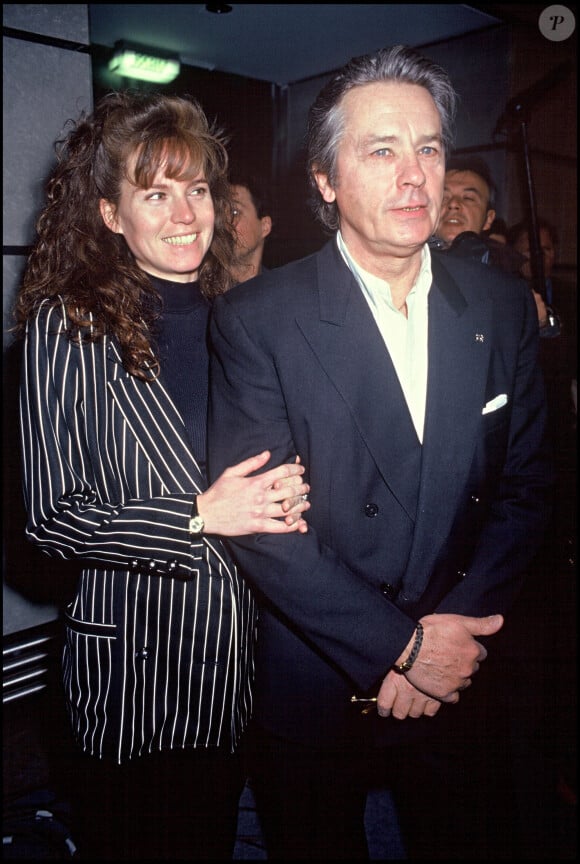 Archives- Rosalie et Alain Delon en 1994. 