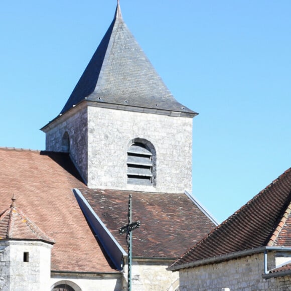 Pascal Babouot, Maire de Colombey-les-Deux-Eglises, Jean-Louis Debré - Le président Emmanuel Macron dépose une gerbe sur la tombe du Général De Gaulle au cimetière de Colombey-les-Deux-Eglises à l'occasion du 60ème anniversaire de la constitution le 4 octobre 2018. © Stéphane Lemouton / Bestimage  President Emmanuel Macron laid a wreath on the tomb of General De Gaulle at the cemetery of Colombey-les-Deux-Eglises on the occasion of the 60th anniversary of the constitution on October 4, 2018. 