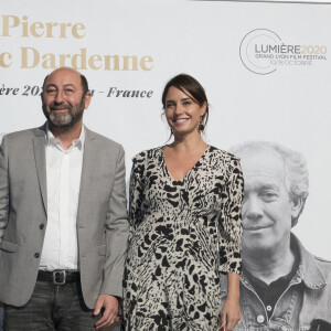 Kad Merad et sa compagne Julia Vignali, lors de la cérémonie de clôture de la 12e édition du Festival du film Lumière à Lyon, le 16 octobre 2020. © Sandrine Thesillat / Panoramic / Bestimage