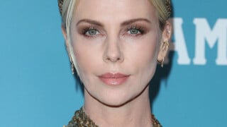 Charlize Theron défigurée : sa fille de 5 ans la maquille pour les People's Choice Awards