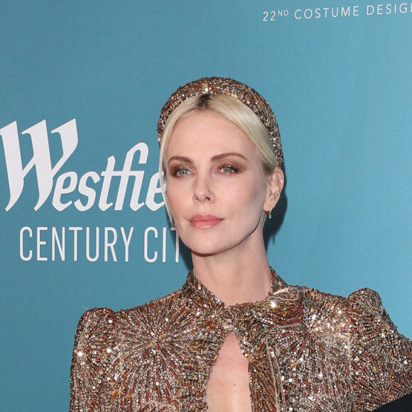Charlize Theron lors du photocall de la soirée CDGA (Costume designers Guild Awards) à Los Angeles le 28 janvier 2020.