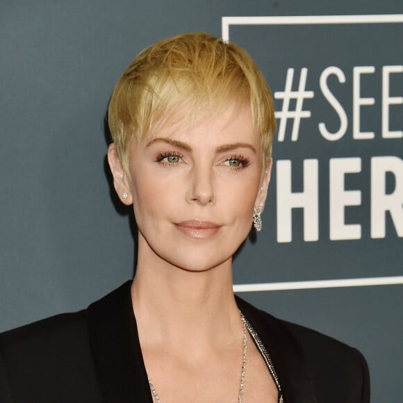 Charlize Theron - lors de la 25ème édition de la soirée des Critics Choice Awards au Barker Hangar à Santa Monica, Los Angeles, Californie, Etats-Unis, le 12 janvier 2020.