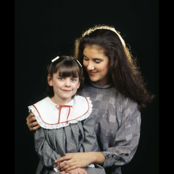 Céline Dion posant avec sa nièce Karine morte à l'âge de 16 ans, après un long combat contre la fibrose kystique.