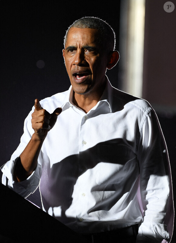 L'ancien président des Etats-Unis Barack Obama en meeting de soutien pour le candidat du parti démocrate Joe Biden à l'Université internationale de Floride à Miami. Le 2 novembre 2020.