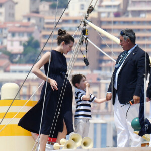 Charlotte Casiraghi et son fils Raphael et des invités et membres du Yacht Club - Le départ du 1er Monaco Globe Series à Monaco le 3 juin 2018. © Bruno Bebert/Bestimage