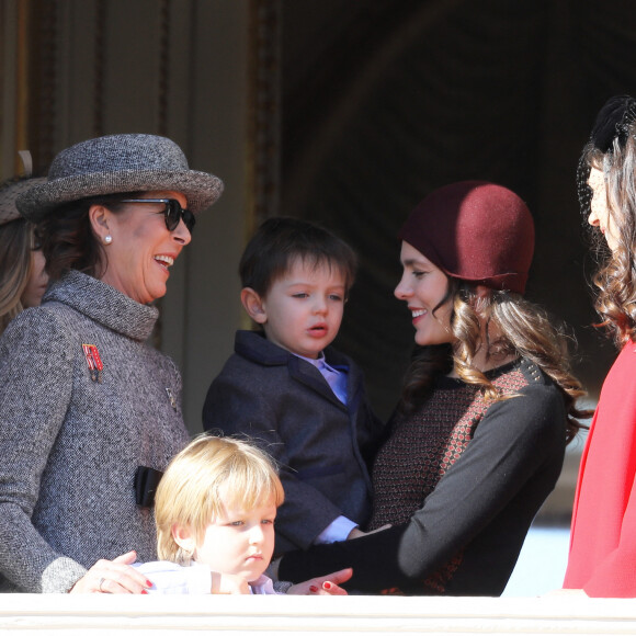 Beatrice Borromeo, la princesse Caroline de Hanovre, Charlotte Casiraghi, son fils Raphaël Elmaleh, Sacha Casiraghi et Tatiana Casiraghi (Tatiana Santa Domingo) - La famille princière de Monaco au balcon du palais lors de la fête nationale monégasque, à Monaco, le 19 novembre 2017. © Dominique Jacovides/Bestimage