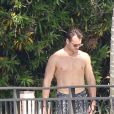 Thomas Bates, le nouveau mari d'Orianne Cevey, torse nu dans la demeure de Phil Collins. Miami Beach. Le 14 novembre 2020. @Splash News/ABACAPRESS.COM