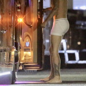 Exclusif - Justin Bieber en boxer Calvin Klein sur le tournage de son nouveau clip vidéo à Los Angeles, le 1er novembre 2020. Sa femme Hailey Baldwin Bieber était présente sur le plateau toute la journée.