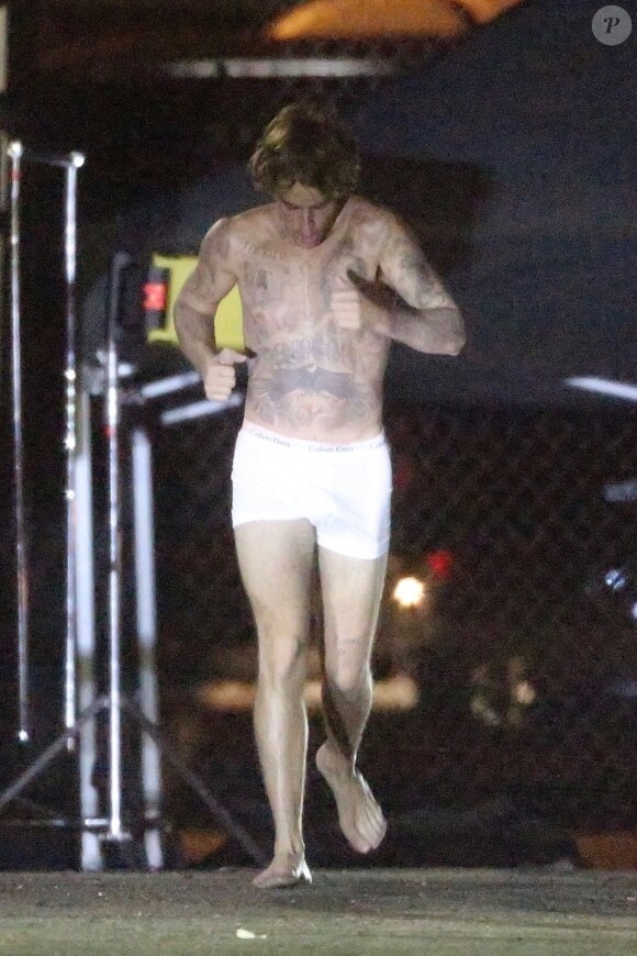 Exclusif - Justin Bieber en boxer Calvin Klein sur le tournage de son nouveau clip vidéo à Los Angeles, le 1er novembre 2020. Sa femme Hailey Baldwin Bieber était présente sur le plateau toute la journée.