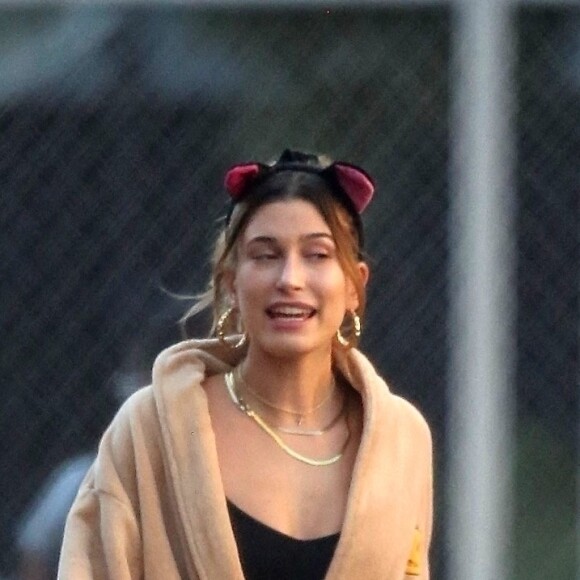 Exclusif - Hailey Baldwin assiste au tournage du nouveau clip de son mari Justin Bieber. Los Angeles, le 1er novembre 2020.