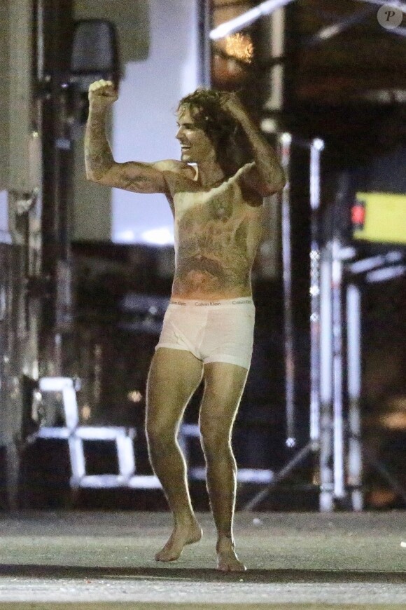 Exclusif - Justin Bieber en boxer Calvin Klein sur le tournage de son nouveau clip vidéo à Los Angeles, le 1er novembre 2020. Sa femme Hailey Baldwin Bieber était présente sur le plateau toute la journée.