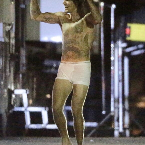 Exclusif - Justin Bieber en boxer Calvin Klein sur le tournage de son nouveau clip vidéo à Los Angeles, le 1er novembre 2020. Sa femme Hailey Baldwin Bieber était présente sur le plateau toute la journée.