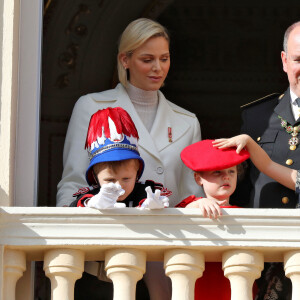 La princesse Charlene et le prince Albert II de Monaco, leurs enfants le prince Jacques et la princesse Gabriella, Kaia Rose Wittstock - La famille princière de Monaco au balcon du palais lors de la Fête nationale monégasque à Monaco. Le 19 novembre 2019 © Dominique Jacovides / Bestimage