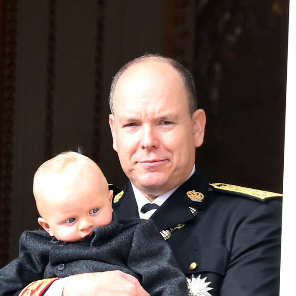 La princesse Charlène, sa fille la princesse Gabriella, le prince Albert II de Monaco et son fils le prince Jacques - La famille princière de Monaco au balcon du palais lors de la Fête Nationale monégasque le 19 novembre 2015. © Dominique Jacovides/Bruno Bébert/ Bestimage