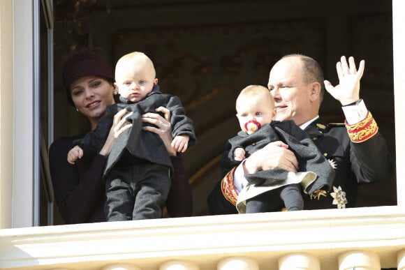 La princesse Charlène, son fils le prince Jacques, le prince Albert II de Monaco et sa fille la princesse Gabriella au balcon du palais lors de la Fête Nationale monégasque le 19 novembre 2015. © Claudia Albuquerque / Bestimage