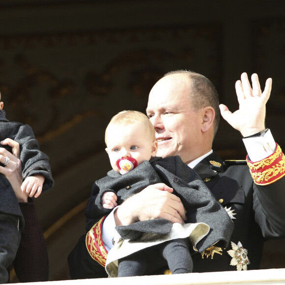 La princesse Charlène, son fils le prince Jacques, le prince Albert II de Monaco et sa fille la princesse Gabriella au balcon du palais lors de la Fête Nationale monégasque le 19 novembre 2015. © Claudia Albuquerque / Bestimage