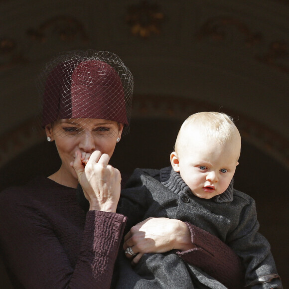 La princesse Charlene de Monaco et sa fille la princesse Gabriella - La famille de Monaco au balcon du palais princier lors de la fête nationale monégasque. Le 19 novembre 2015 © Jean-Claude Vinaj / Bestimage