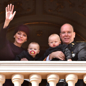 La princesse Charlène de Monaco, sa fille la princesse Gabriella, le prince Albert II de Monaco et son fils le prince Jacques (11 mois) au balcon du palais lors de la Fête Nationale monégasque le 19 novembre 2015. © Bruno Bébert / Dominique Jacovides / Bestimage