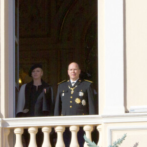 La princesse Charlène enceinte et le prince Albert II de Monaco - La famille princière de Monaco lors de la Fête Nationale monégasque, le 19 novembre 2014.