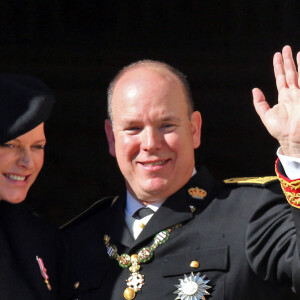 La princesse Charlène (enceinte) et le prince Albert II de Monaco - La famille de Monaco au balcon du palais princier lors de la fête nationale monégasque. Le 19 novembre 2014