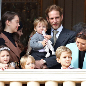 La princesse Alexandra de Hanovre, la princesse Caroline de Hanovre, Pierre Casiraghi et ses enfants Maximilian, India et Sacha, Stefano Casiraghi - La famille princière de Monaco au balcon du palais lors de la Fête nationale monégasque à Monaco. Le 19 novembre 2019 © Dominique Jacovides / Bestimage